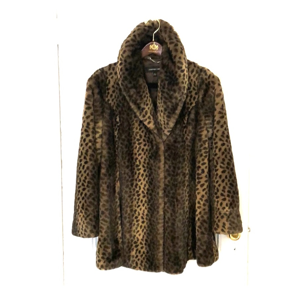 Faux fur leopard printed coat